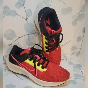 Nike Air Zoom Pegasus 38 Sneakers Women's Size 9.5 Red Cheeta Print.